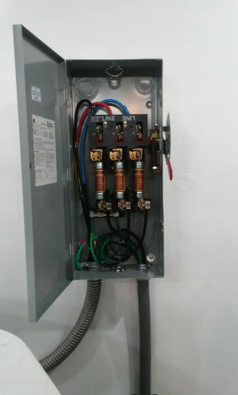 Three-phase disconnect switch installed for Smoke Detector Installation in Spindale